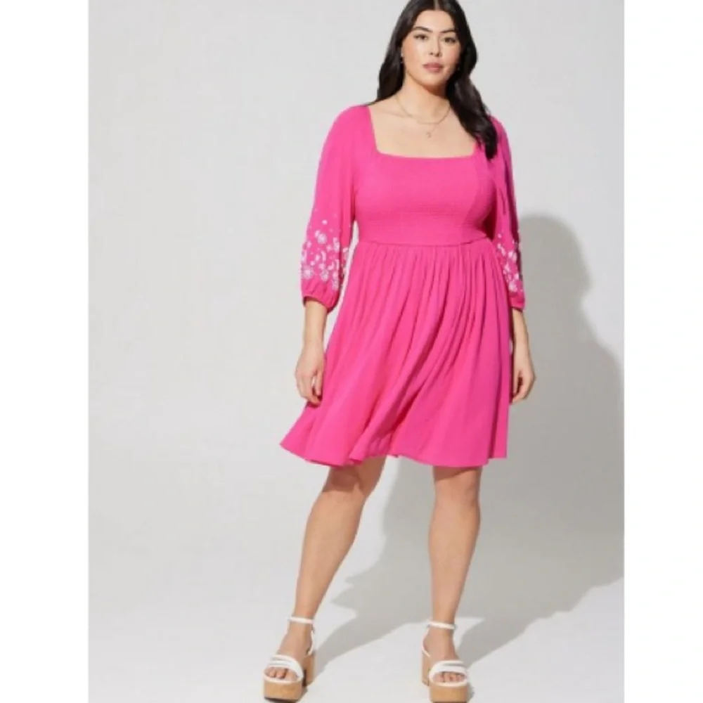 NWT Torrid Pink & Sexy Mini Crinkle Gauze Blouson Sleeve Dress - Picture 2 of 8